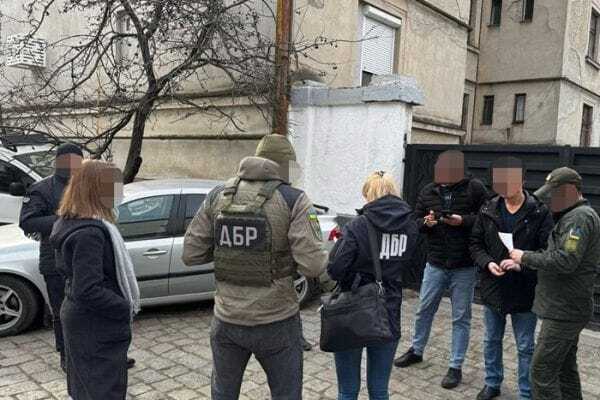 ДБР викрило групу, яка переправляла через кордон ухилянтів
