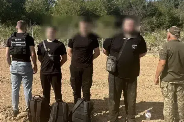 На Закарпатті затримали трьох чоловіків, які намагалися втекти з країни