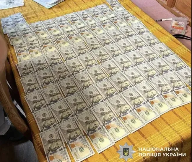 На Закарпатті викрили чоловіка, який заробляв на перепродажі авто для військових