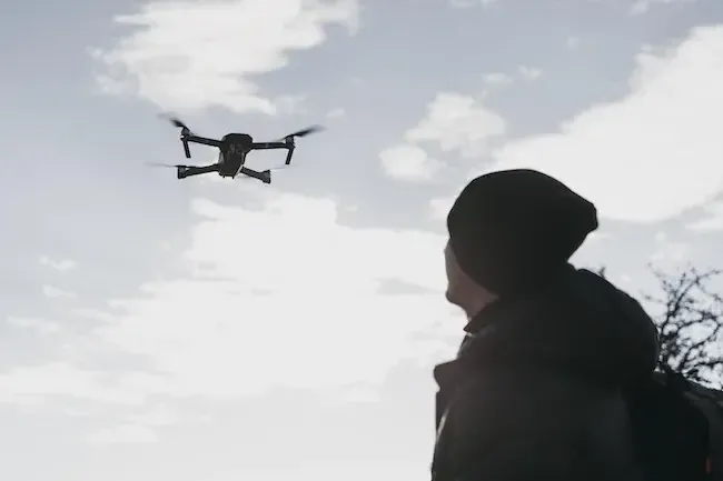Чому оптоволокно для FPV-дронів залишає далеко позаду радіохвилі?