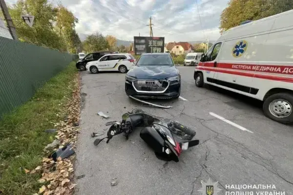 На Закарпатті дві неповнолітні влаштували ДТП, керуючи мопедом