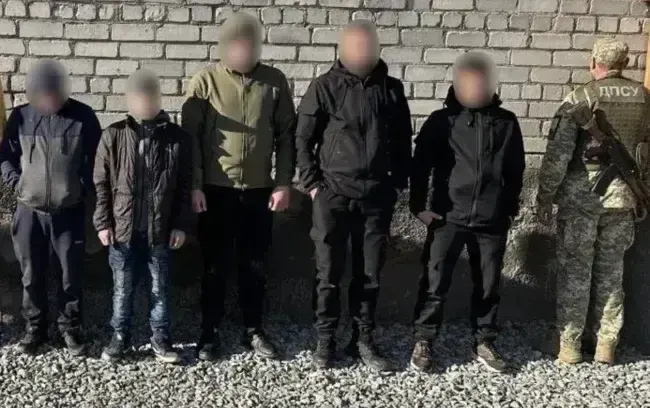 На Закарпатті затримали натовп ухилянтів і їхнього провідника при спробі втечі з України