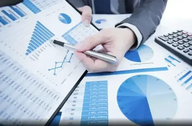 Привітання з Днем економіста 2025 року: листівки, проза і вірші українською