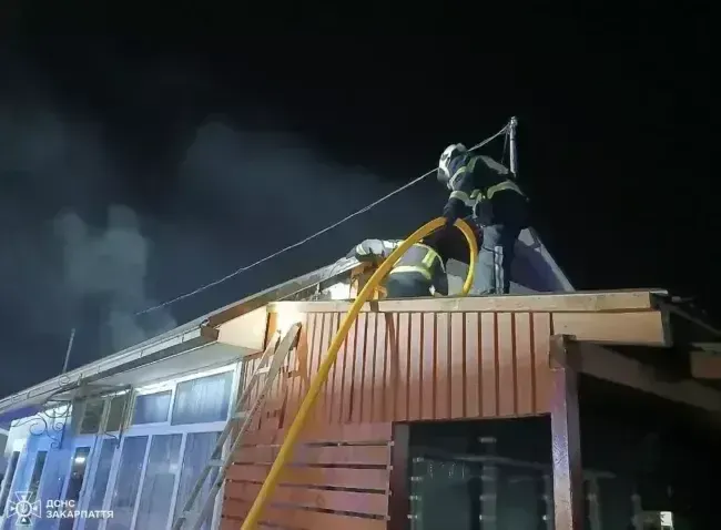На Закарпатті вночі згоріло кафе: що відомо про пожежу у Виноградові