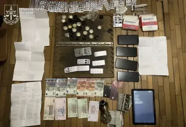 В Ужгороді викрили схему незаконного збуту рецептурних опіоїдних пігулок