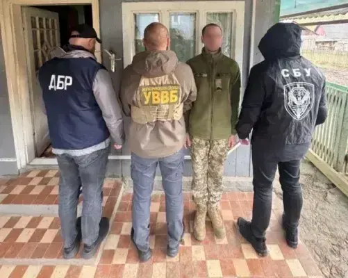 На Закарпатті викрили військового, який допомагав ухилянтам за оплату в "крипті"