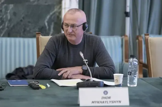 Керівник міграційної служби Закарпаття за державні кошти возив родину на відпочинок під виглядом відряджень