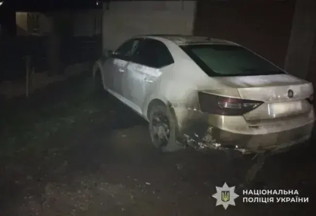 На Закарпатті чоловік підпалив автівку знайомого з помсти