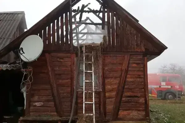 На Закарпатті вогнеборці врятували домівку багатодітної родини
