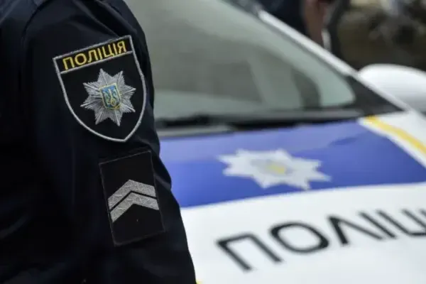 На Закарпатті поліціянти врятували дівчину, яка намагалася вкоротити собі віку