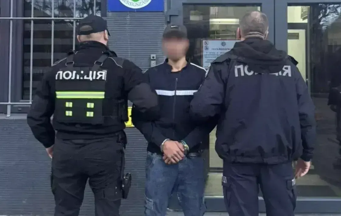 На Закарпатті затримали хлопця, який виніс із чужого будинку прикраси на понад 25 тис. грн