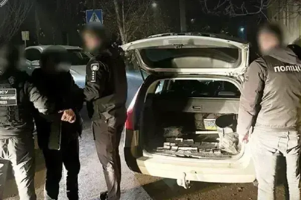 На Закарпатті затримали військового, який човном переправляв ухилянтів до Угорщини