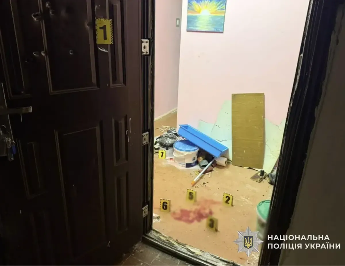 В Мукачеві поліція затримала чоловіка, який вночі влаштував стрілянину у багатоповерхівці