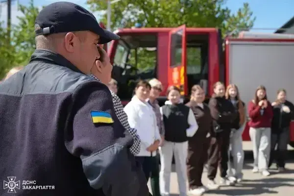 Від екскурсії до випробувань: школярі Ужгорода спробували себе в ролі рятувальників