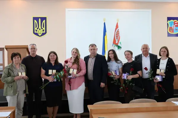 Шість мешканок Хустщини отримали почесне звання «Мати-героїня»