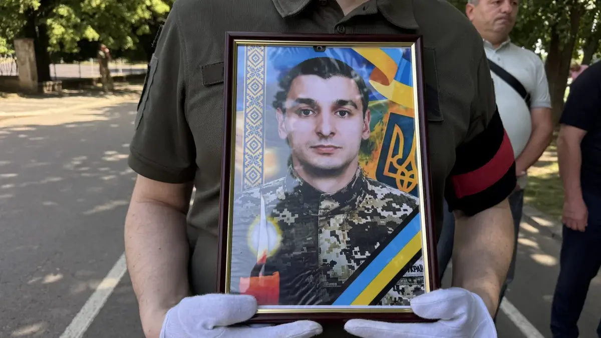В Ужгороді попрощалися із військовослужбовцем Олександром Ячієм