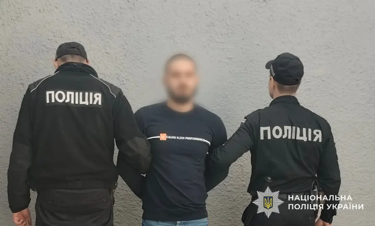 У Хусті водій BMW розпилив газ в обличчя вагітній жінці після конфлікту на переході