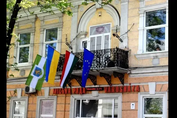 Через спеку Берегівська міськрада тимчасово скоротила робочий день