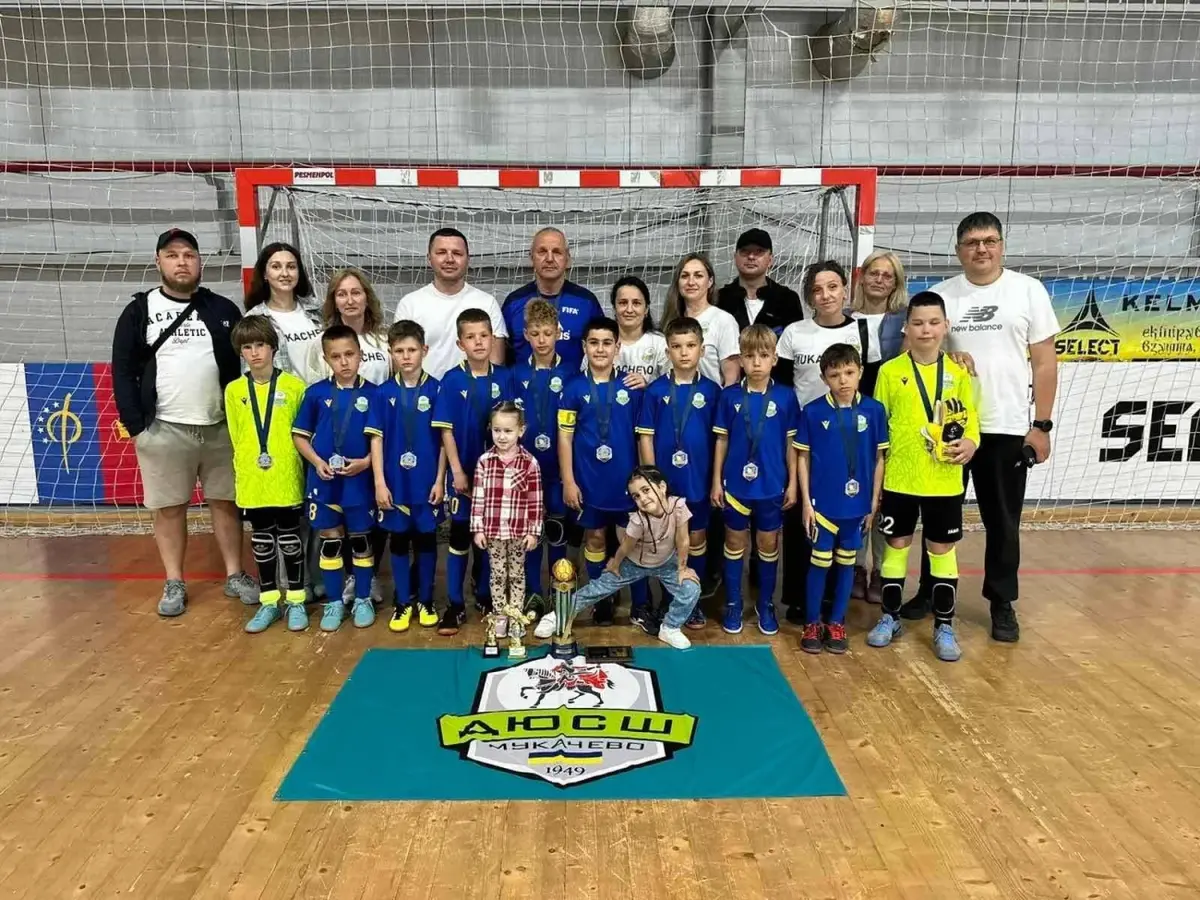 Юні футзалісти з Мукачева вибороли срібні медалі всеукраїнської першості