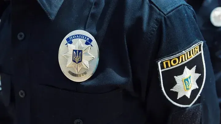 На Берегівщині під час застілля чоловік смертельно вдарив знайомого сокирою і втік