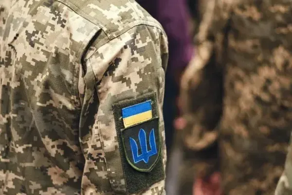 військові