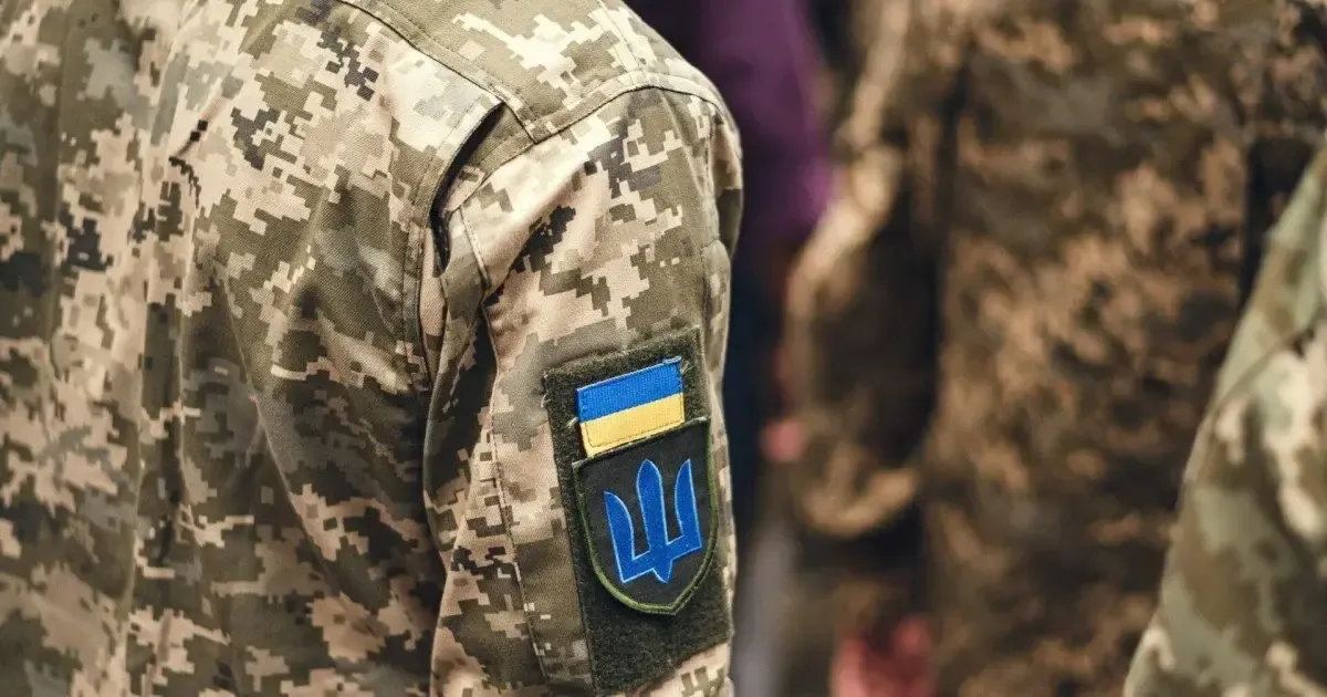 військові