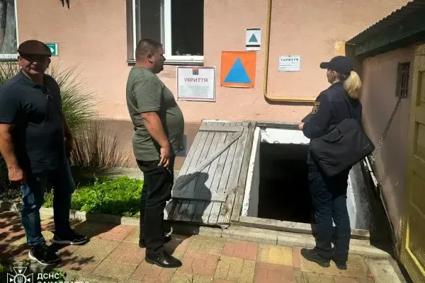 люди, будинок, укриття