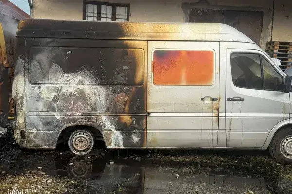 У Виноградові на стоянці загорілися два Mercedes Sprinter