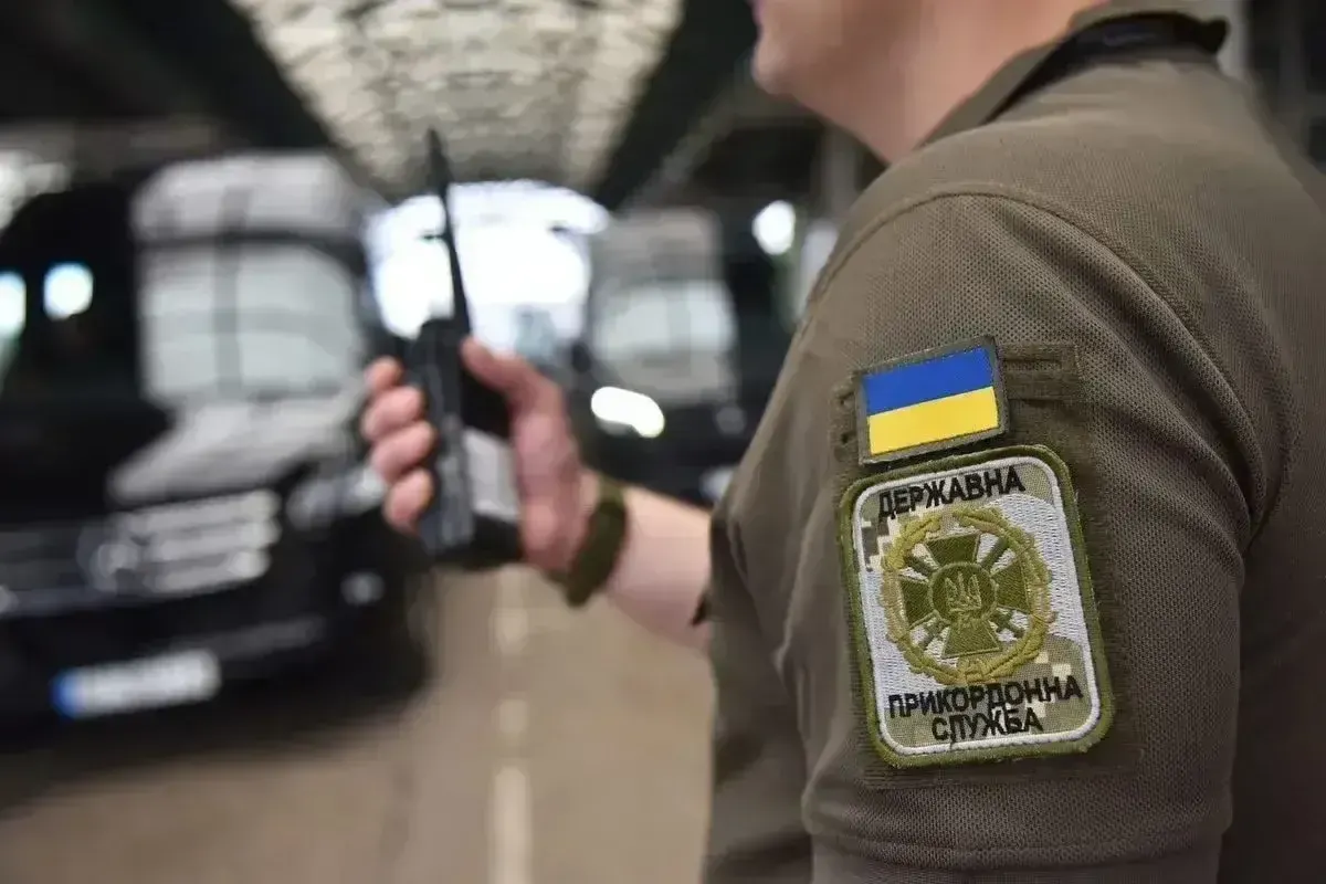 Чому черги на кордоні з Польщею зростають