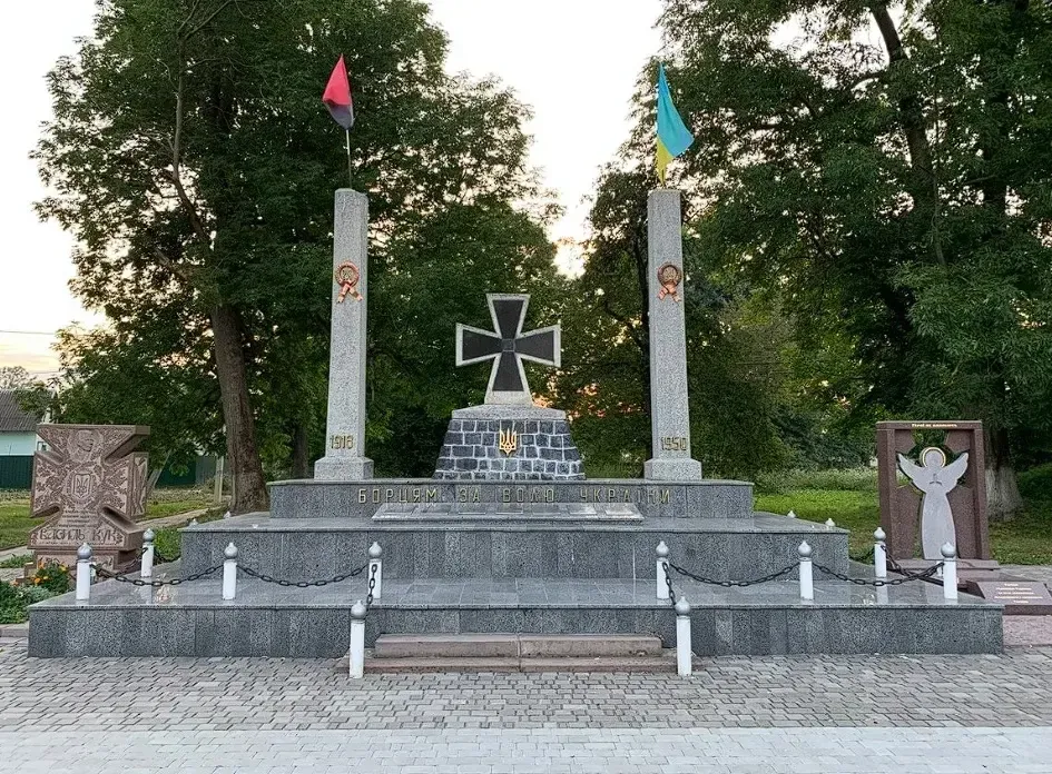 Меморіал «Борцям за волю України» у с-щі Красне Золочівського р-ну Львівської обл.
