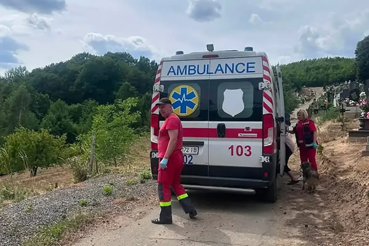 На Закарпатті під час пожежі сухостою постраждала 69-річна жінка