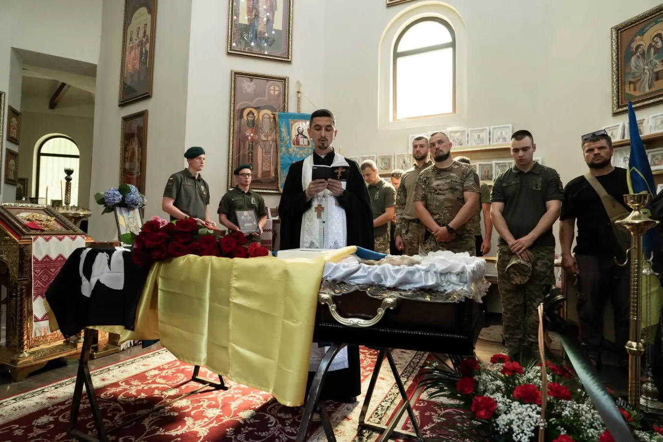 У Мукачеві попрощалися із 30-річним прикордонником Дмитром Погребаком