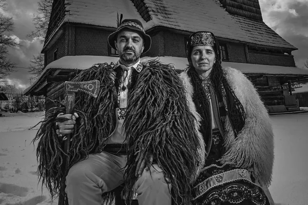 «Під старим небом»: закарпатський фотограф Михайло Дорогович створив фотопроєкт про пам’ять, коріння та людей Карпат