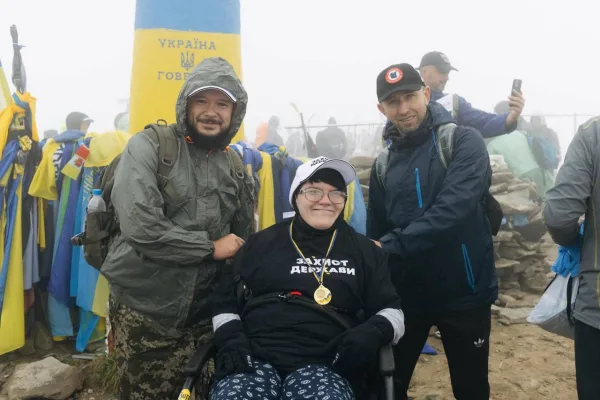 Броніслава Панько здійснила мрію та підкорила Говерлу за підтримки волонтерів