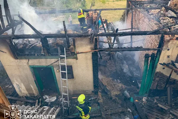 На Перечинщині рятувальники загасили пожежу в господарській споруді