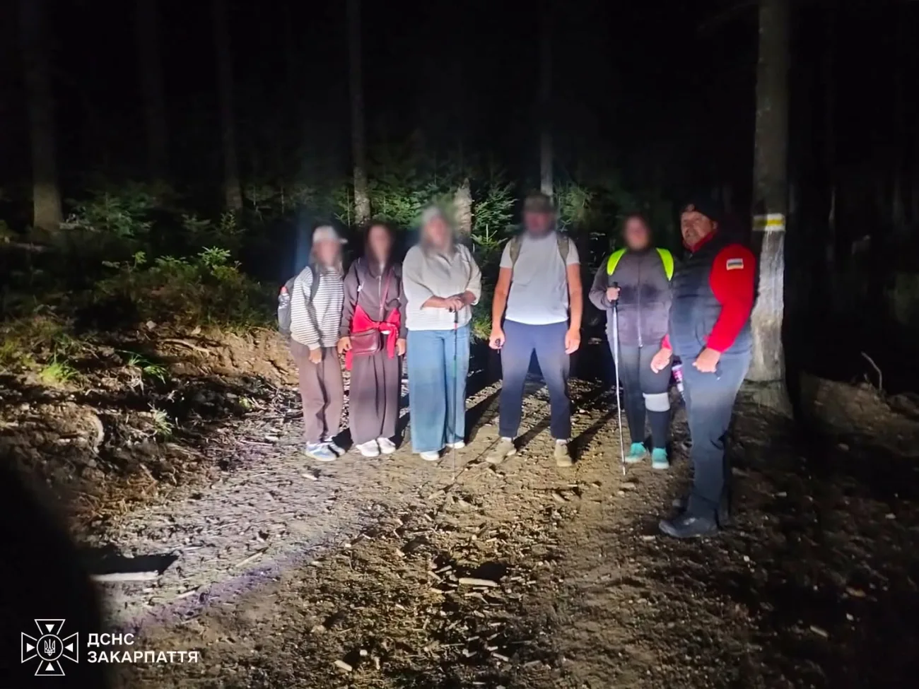 Через втому та травми: на Рахівщині рятували групу туристів під час спуску з Говерли