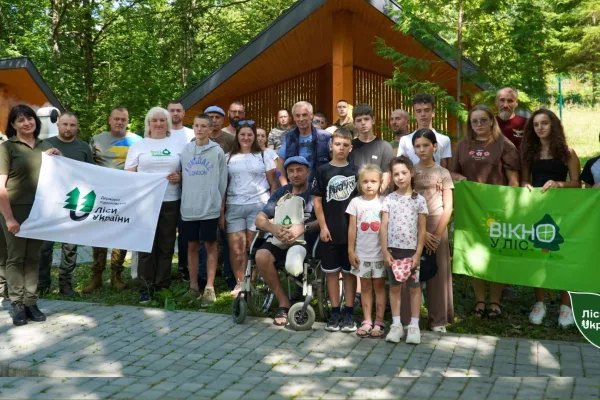 У Закарпатті ветеранам і родинам військових організували день відпочинку в лісі
