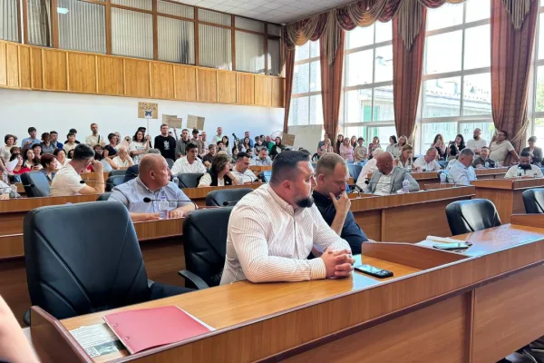 Гаряча сесія в Ужгороді: рішення щодо Ботанічної набережної вдалося ухвалити не з першої спроби