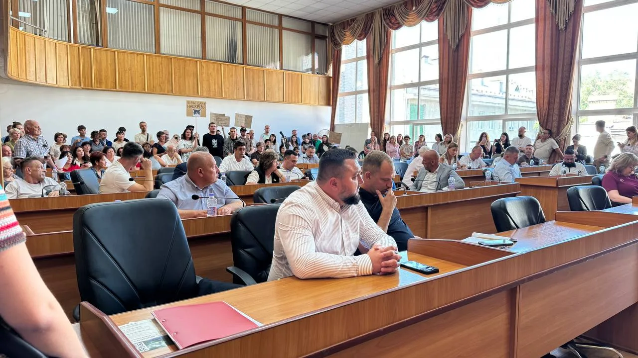 Гаряча сесія в Ужгороді: рішення щодо Ботанічної набережної вдалося ухвалити не з першої спроби