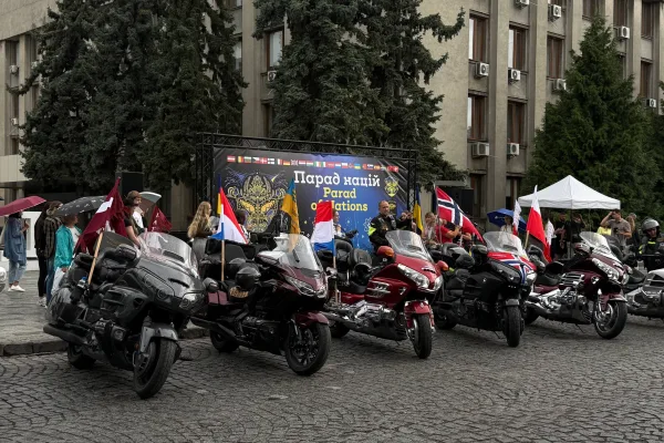 Мотоколона, прапори 26 країн і підтримка України: як пройшов Gold Wing Ukraine в Ужгороді