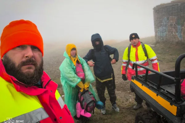 Двоє туристів із Мукачева заблукали в горах через туман і дощ