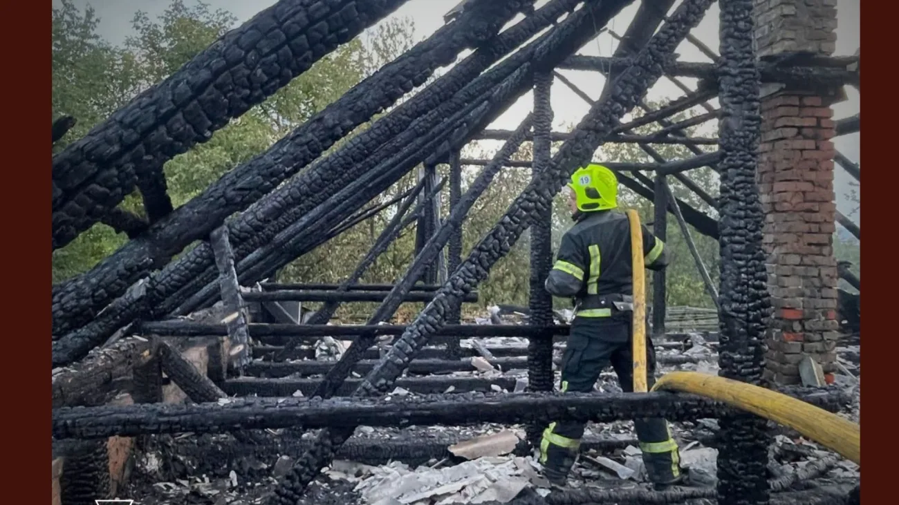 Вогонь охопив 70 квадратних метрів: на Тячівщині горів житловий будинок
