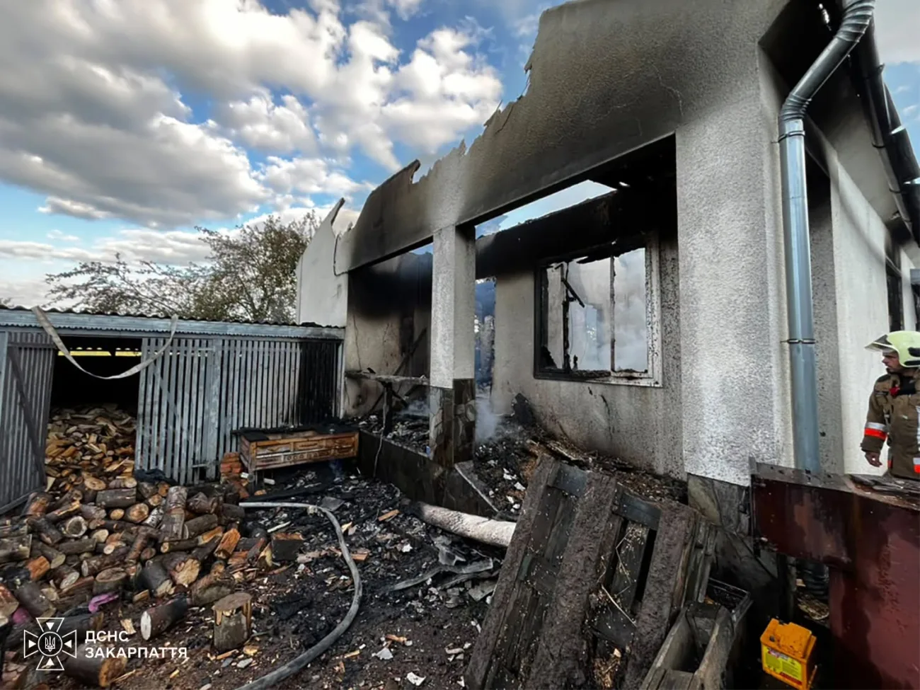 На Тячівщині пожежа знищила житловий будинок