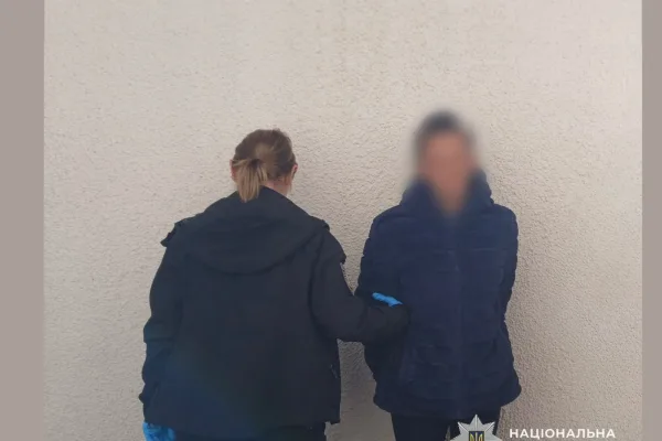 Під час сварки в Берегові жінка кілька разів ударила чоловіка ножем у шию