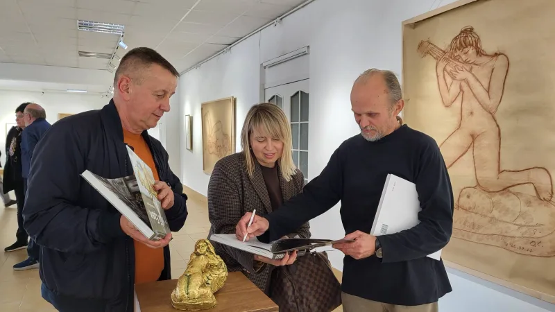 В Ужгороді з’явилася перша виставка робіт відомого митця Олександра Сухоліта