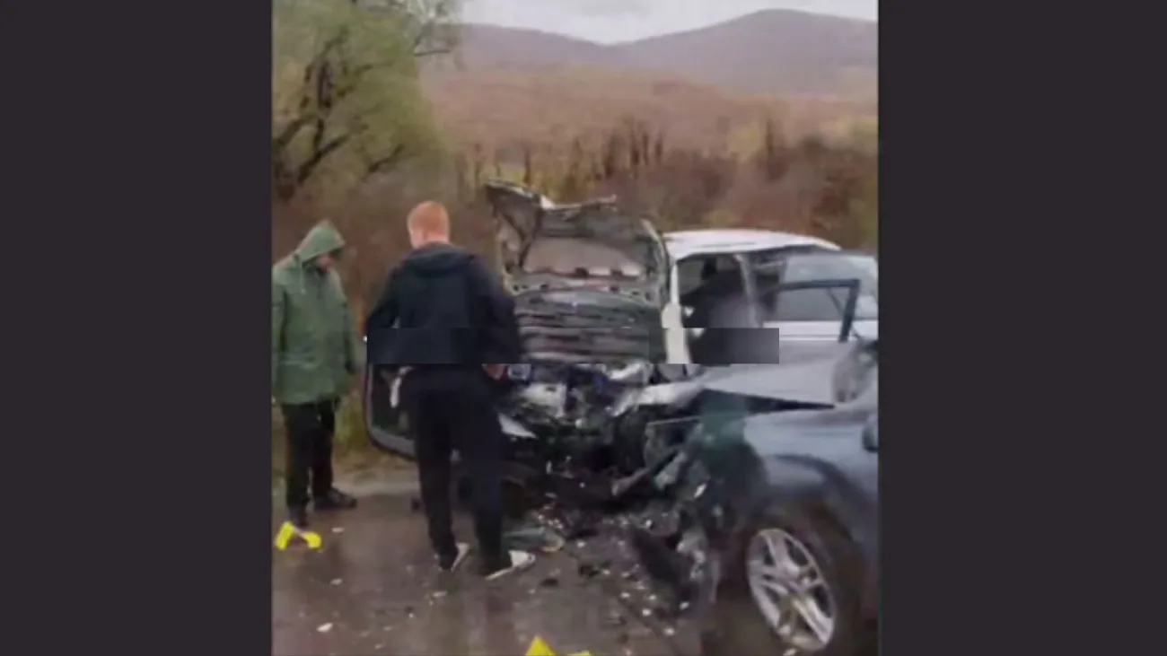 На Ужгородщині внаслідок лобового зіткнення двох авто постраждав водій